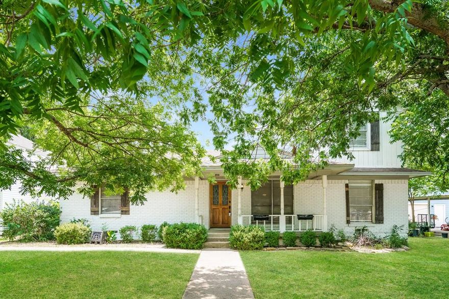 Enjoy this gorgeous home featuring living and entertainment space. This adorable home offers 5 bedroom and 3 bathroom home with tile, laminate and wood type flooring. The modern kitchen is equipped with modern appliances and offers updated cabinets with plenty of storage space. Home has neutral paint throughout. This home won't last long. Apply today!