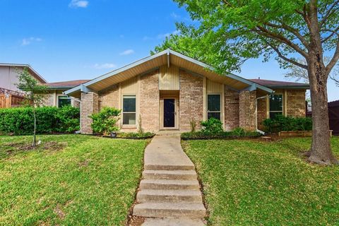 Photo of 5926 Rosehill Road, Garland, TX 75043 (MLS # 21230018)
