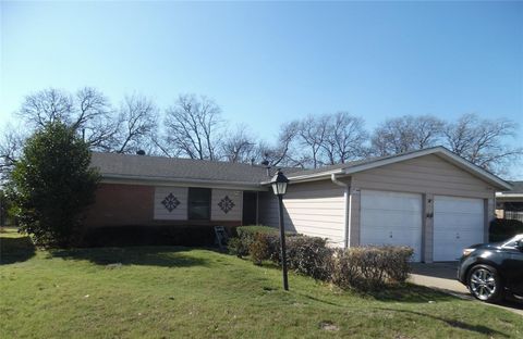 Photo of 5656 Conroy Street, Fort Worth, TX 76134 (MLS # 21196158)