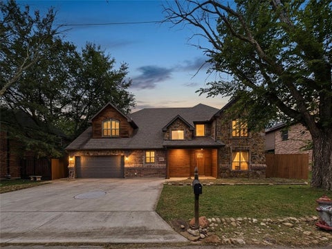 Photo of 2229 Moonlight Bay, Flower Mound, TX 75022 (MLS # 21417630)