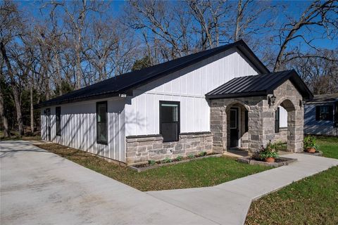 A home in Mabank