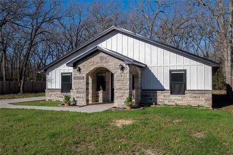 A home in Mabank