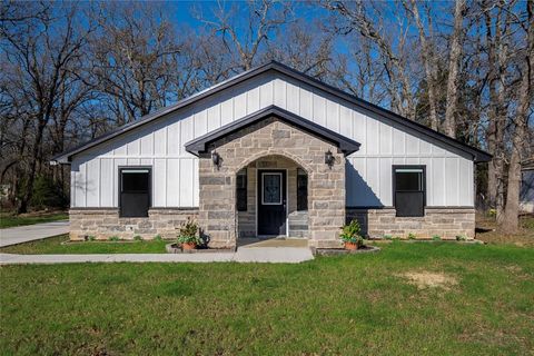 A home in Mabank