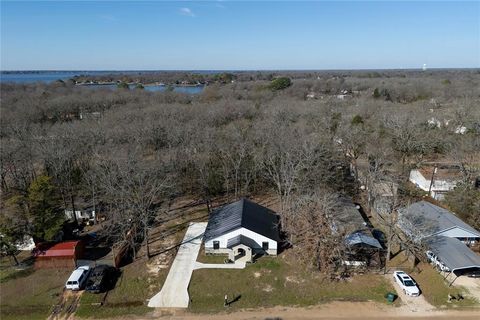 A home in Mabank