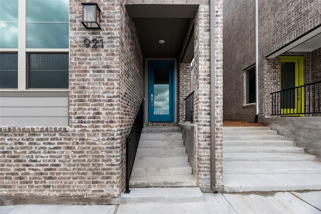 921 Heights Way