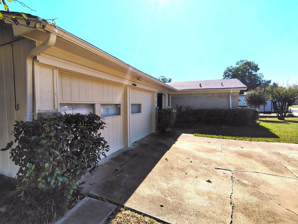 Photo of 1736 Cascade Street, Mesquite, TX 75149 (MLS # 21086424)