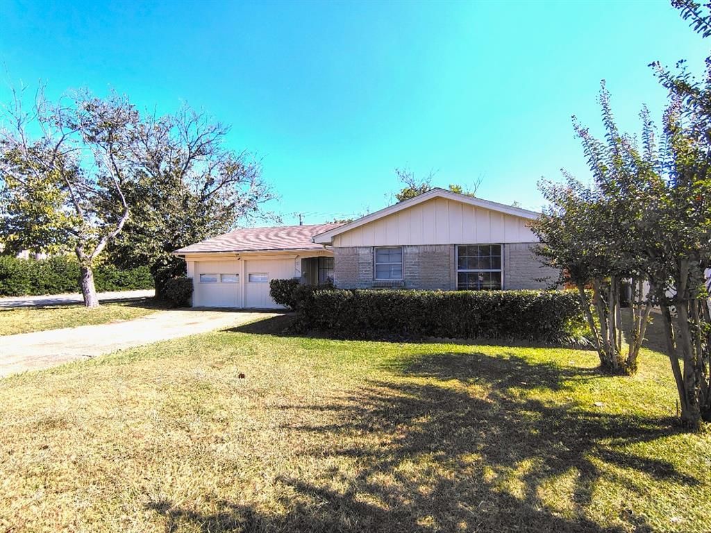 Photo of 1736 Cascade Street, Mesquite, TX 75149 (MLS # 21086424)