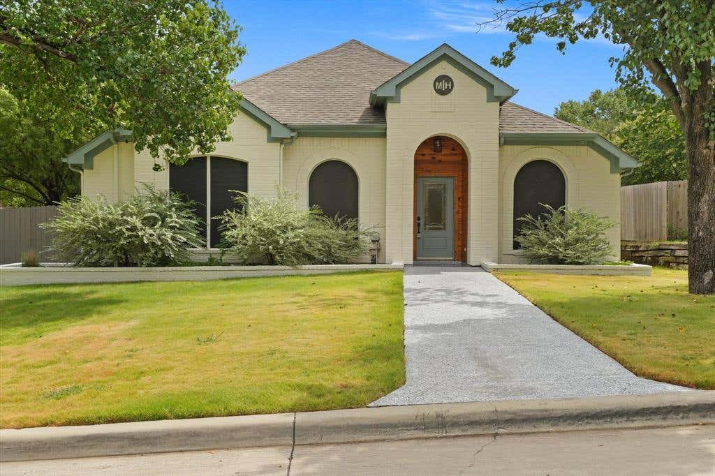 Photo of 1216 Bold Forbes Drive, Grand Prairie, TX 75052 (MLS # 21339051)