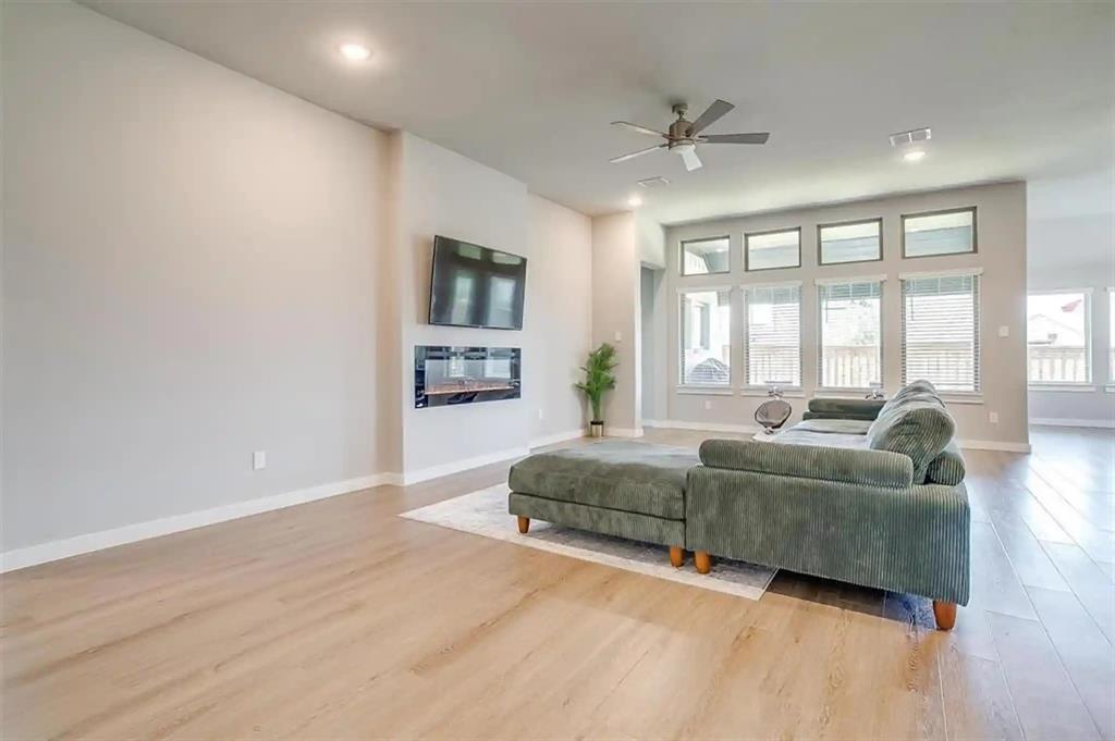 1632 Thunderbird Drive