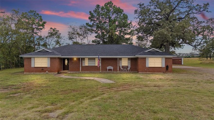 Three bedroom two bath brick home on 1.74 acres.  There are two living areas, eat in kitchen and formal dining area which are all great for entertaining.   The kitchen provides a lot of counter space, a breakfast bar and electric cooktop. Full size laundry area. Spacious bedrooms with master bath having double sinks and guest bath has separate shower.  A delightful sunroom adds the perfect space for relaxing in any type of weather. 
There is a large barn with living quarters  that is perfect for guests, She Shed or Man Cave. And there is plenty of room for storage or extra parking