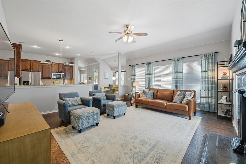 Fort Worth, Texas 76244, United States, 3 Bedrooms Bedrooms, ,2 BathroomsBathrooms,Residential,Active,224456