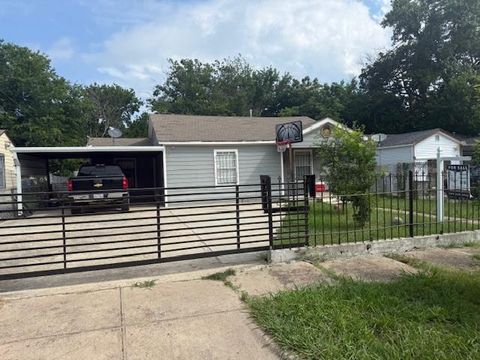 2211 Marfa Avenue Dallas TX 75216