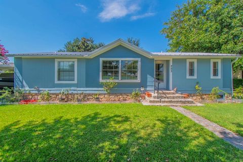 203 Harbor View Court Granbury TX 76048