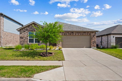 Photo of 10628 High Ridge Lane, Fort Worth, TX 76108 (MLS # 21348765)