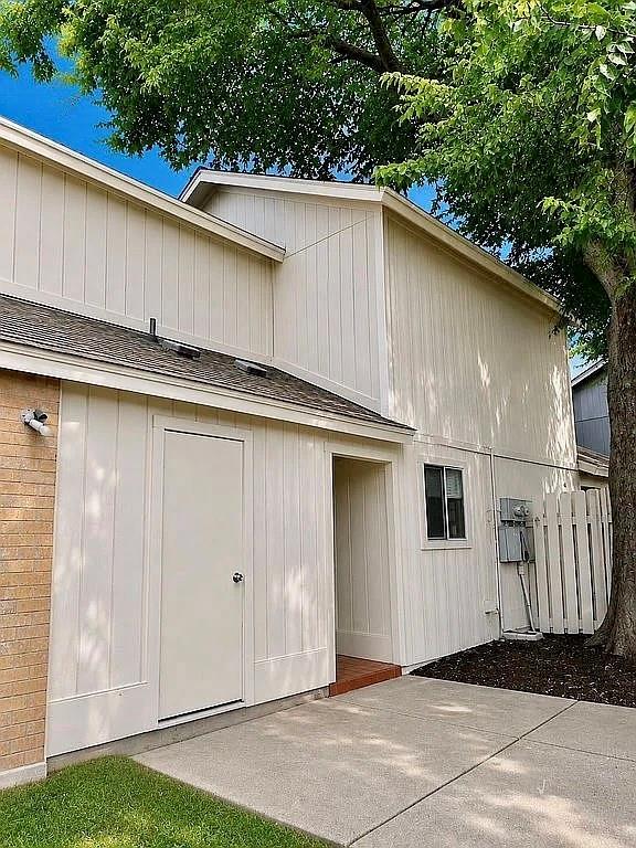 2322 Summer Place Drive