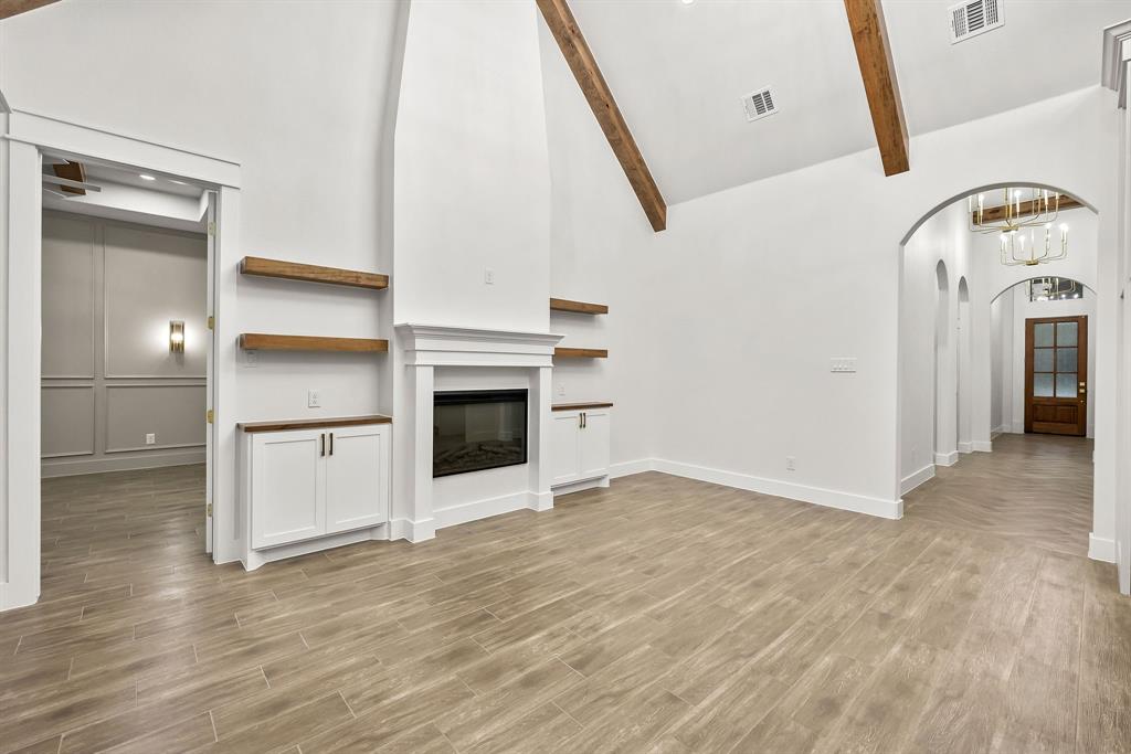 3037 Hiawatha Trail