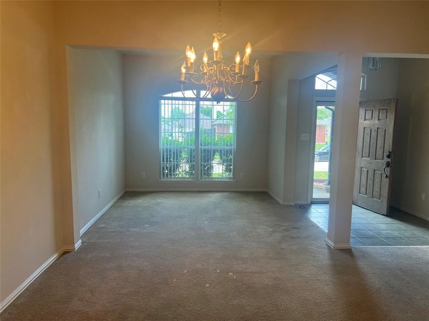 *SUPER CLEAN!  THIS WILL MAKE A GREAT STARTER OR IT CAN BE USED FOR THE PERFECT RENTAL* NICE, NEAT AND CLEAN! NICE BACKYARD!***