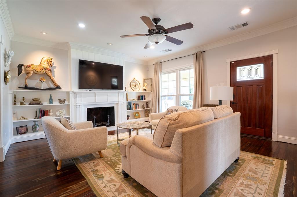 Fort Worth, Texas 76107, United States, 3 Bedrooms Bedrooms, ,3 BathroomsBathrooms,Residential,Pending,247275