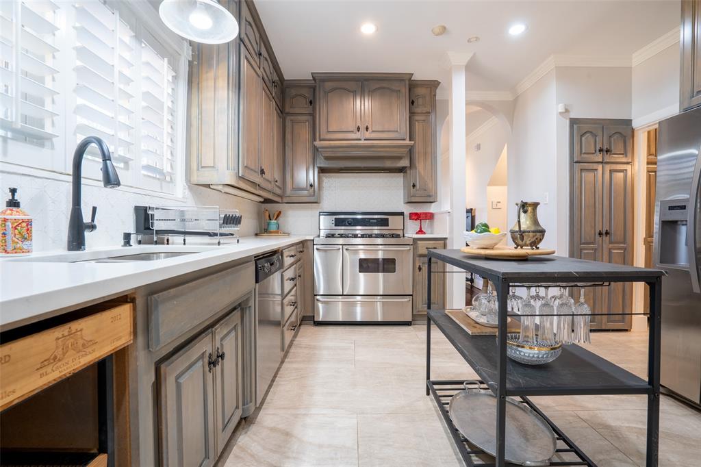 Fort Worth, Texas 76107, United States, 3 Bedrooms Bedrooms, ,3 BathroomsBathrooms,Residential,Pending,247275