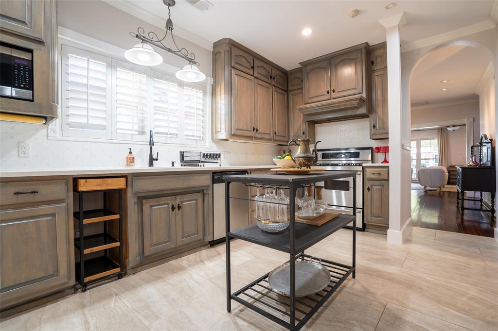 Fort Worth, Texas 76107, United States, 3 Bedrooms Bedrooms, ,3 BathroomsBathrooms,Residential,Pending,247275