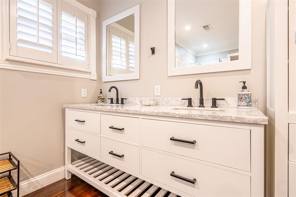 Fort Worth, Texas 76107, United States, 3 Bedrooms Bedrooms, ,3 BathroomsBathrooms,Residential,Pending,247275