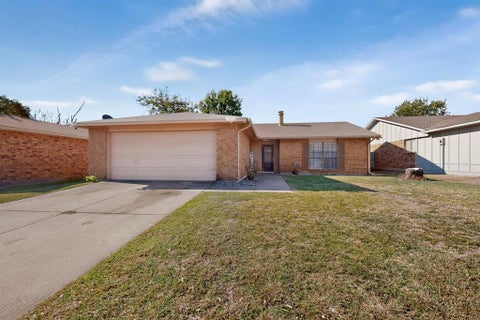 Photo of 7708 Four Winds Drive, Fort Worth, TX 76133 (MLS # 21422271)