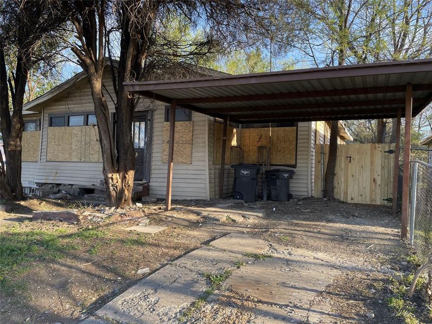 Excellent value-add opportunity in Fort Worth’s Southside. This 1922 home at 1136 E Leuda St offers approximately 1,360 sq ft and is being sold AS-IS, ideal for investors, builders, or renovation buyers.
Property includes a conceptual floor plan demonstrating a potential reconfiguration to a 3-bedroom, 2-bath layout, featuring a spacious open living-dining-kitchen area, primary suite, mudroom, and dedicated laundry. Proposed layout is for reference only; buyer to verify feasibility, permits, and zoning, conceptual floor plan available upon request.
Generous lot with flexibility for renovation or future redevelopment. Located near downtown Fort Worth, medical district, major roadways, and ongoing neighborhood revitalization.
Strong upside potential for fix-and-flip or long-term rental strategies.