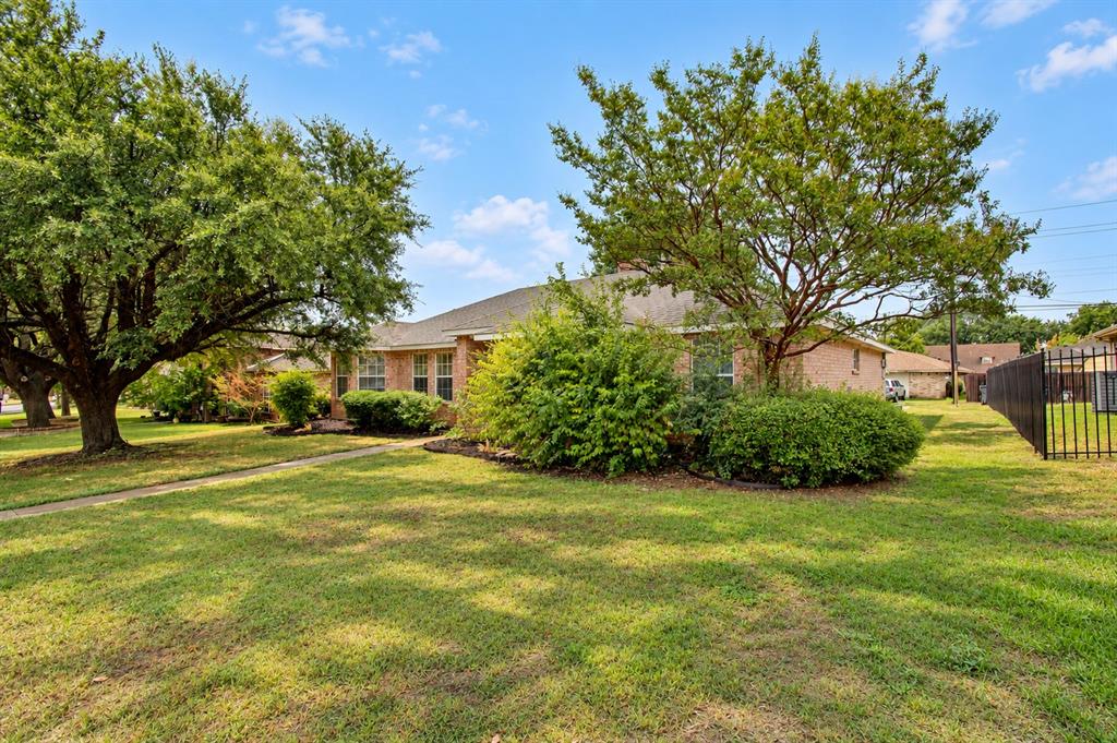 2040 Garden Crest Lane