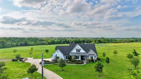 Photo of 400 Bethel Rd Road, Waxahachie, TX 75167 (MLS # 21372930)