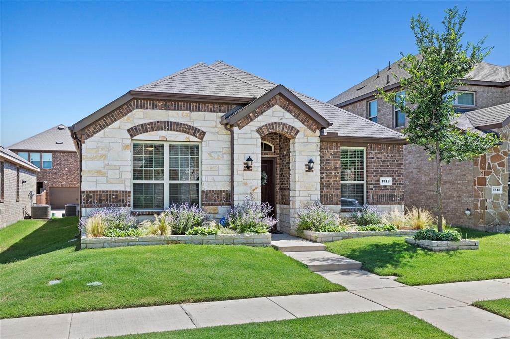 1512 Bennington Lane
