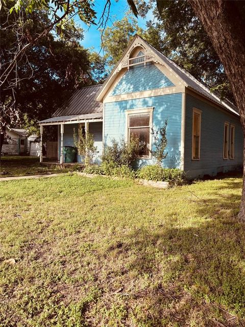 Photo of 307 S Avenue D, Clifton, TX 76634 (MLS # 21306984)