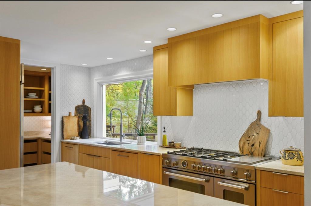 11545 Hillcrest Road