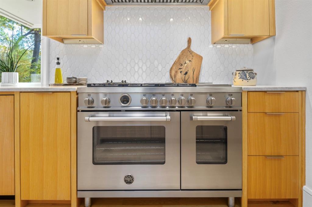 11545 Hillcrest Road