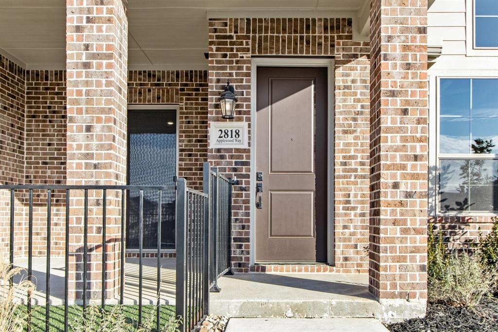 2818 Applewood Way