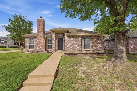 Photo of 2833 Hidden Springs Drive, Mesquite, TX 75181 (MLS # 21242732)