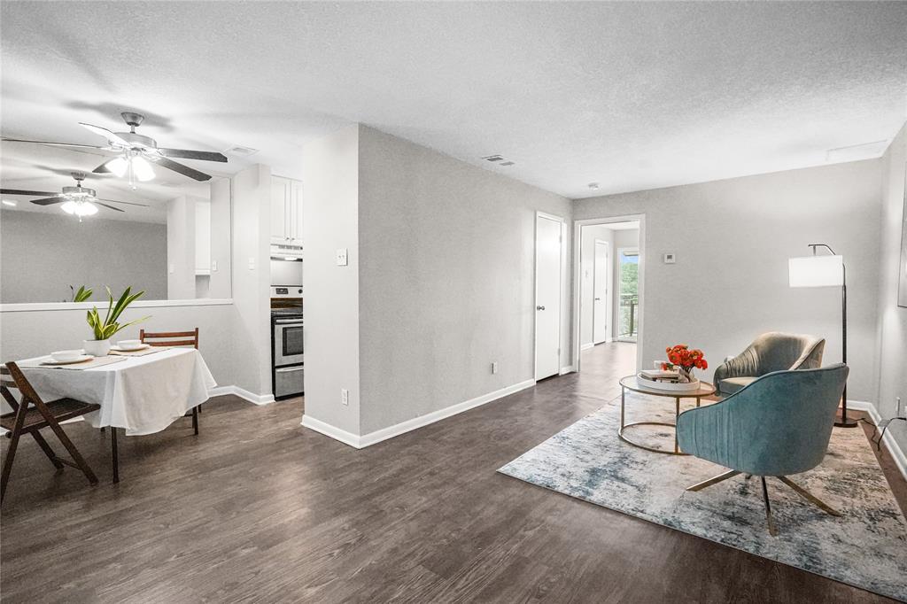 4502 Gaston Avenue 319