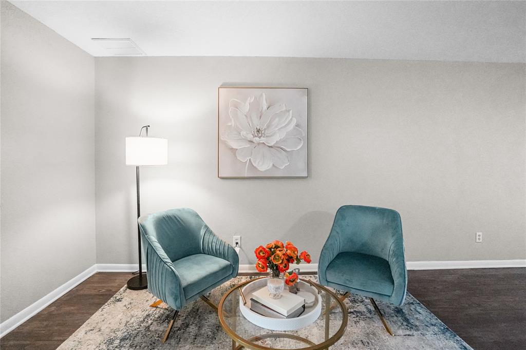 4502 Gaston Avenue 319