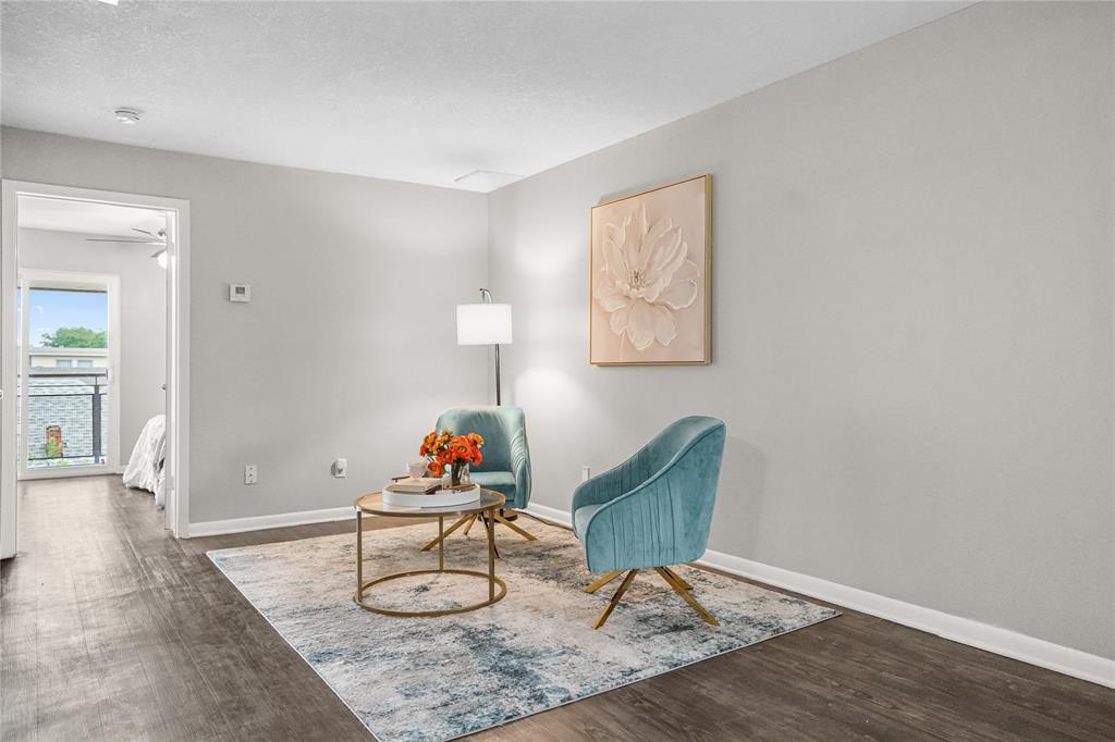 4502 Gaston Avenue 319