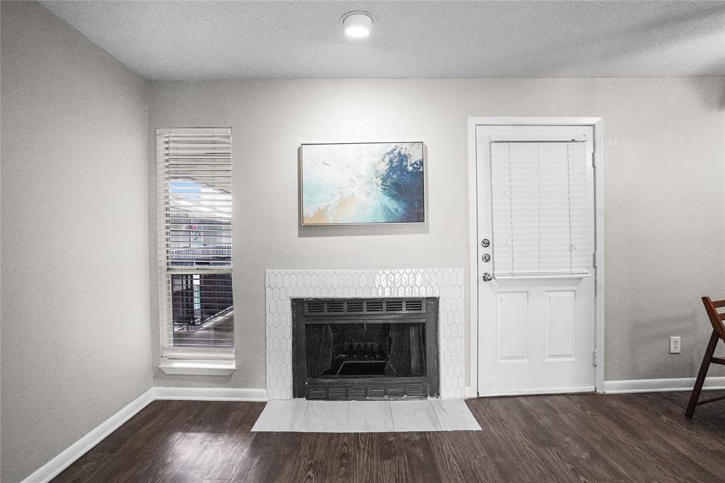 4502 Gaston Avenue 319