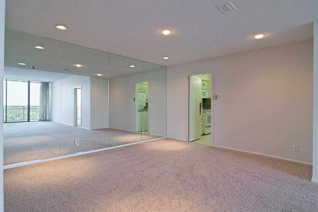 6335 W Northwest Highway 913