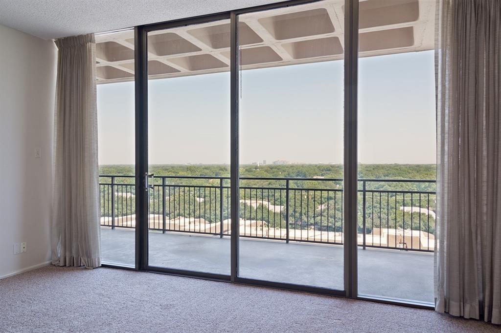 6335 W Northwest Highway 913