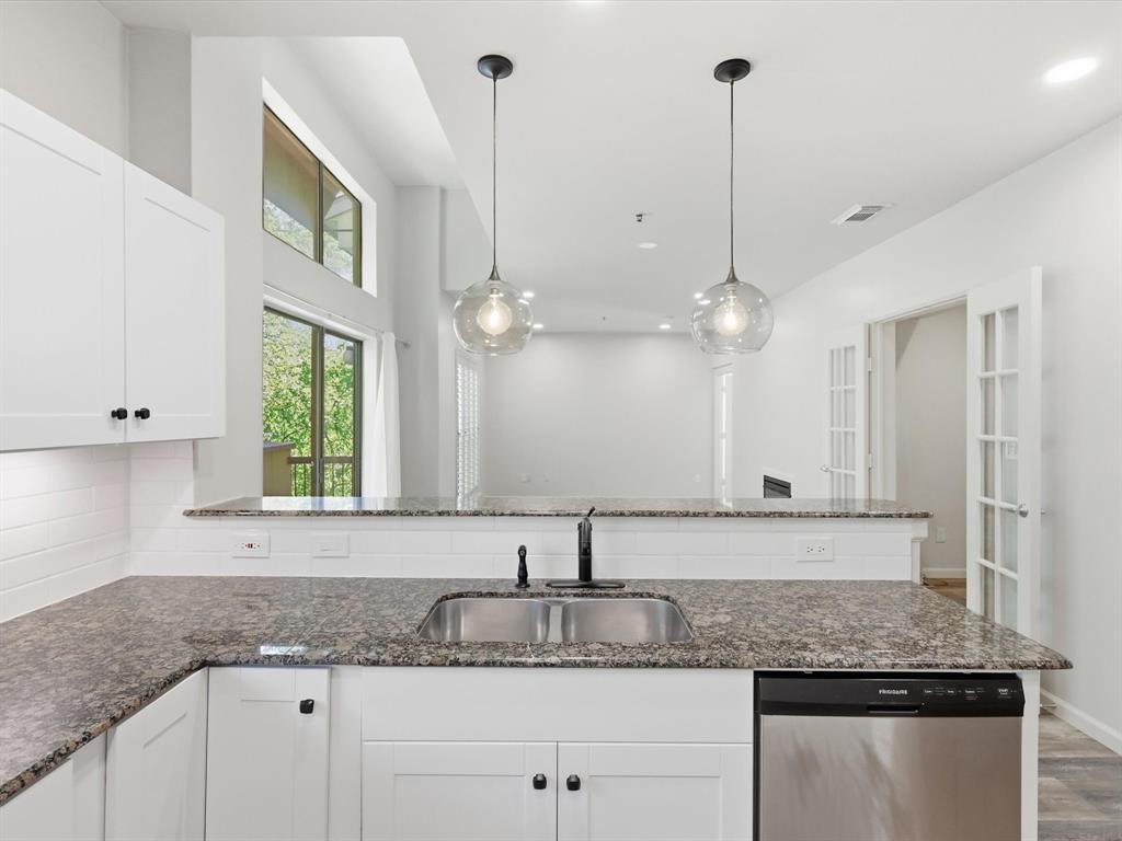 Avanti On Avondale Condo - Residential