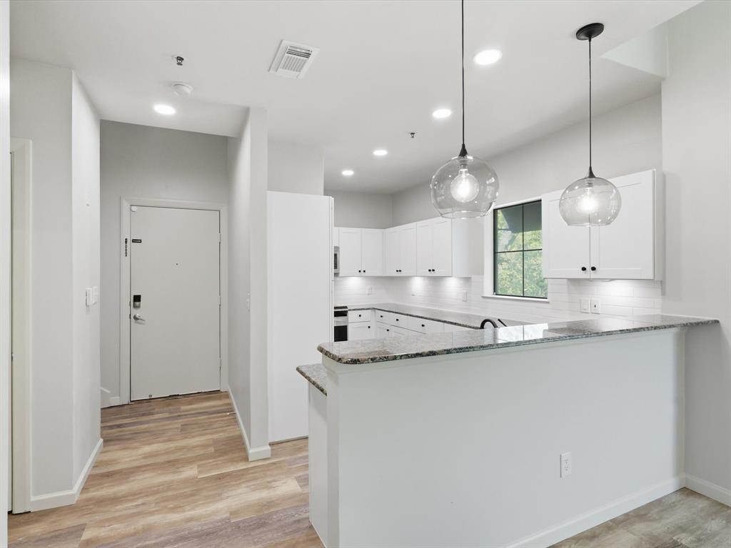 4122 Avondale Avenue 204