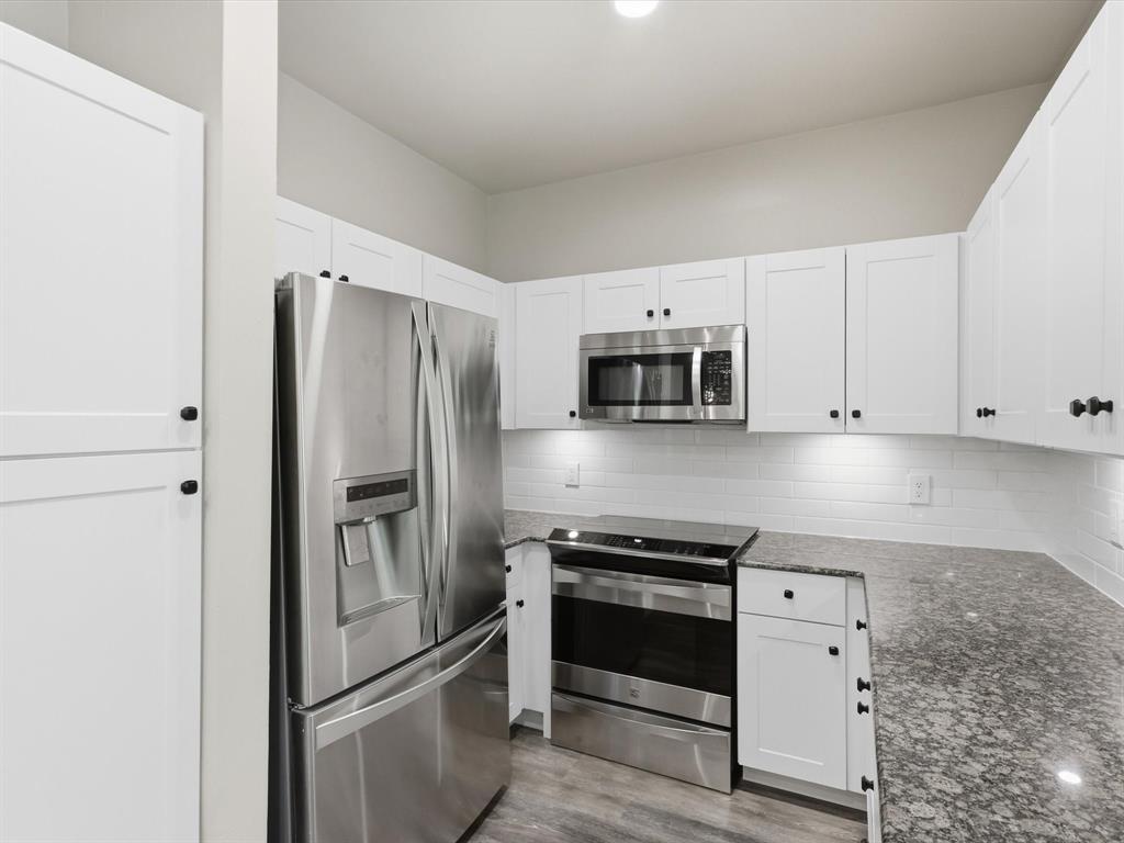 Avanti On Avondale Condo - Residential