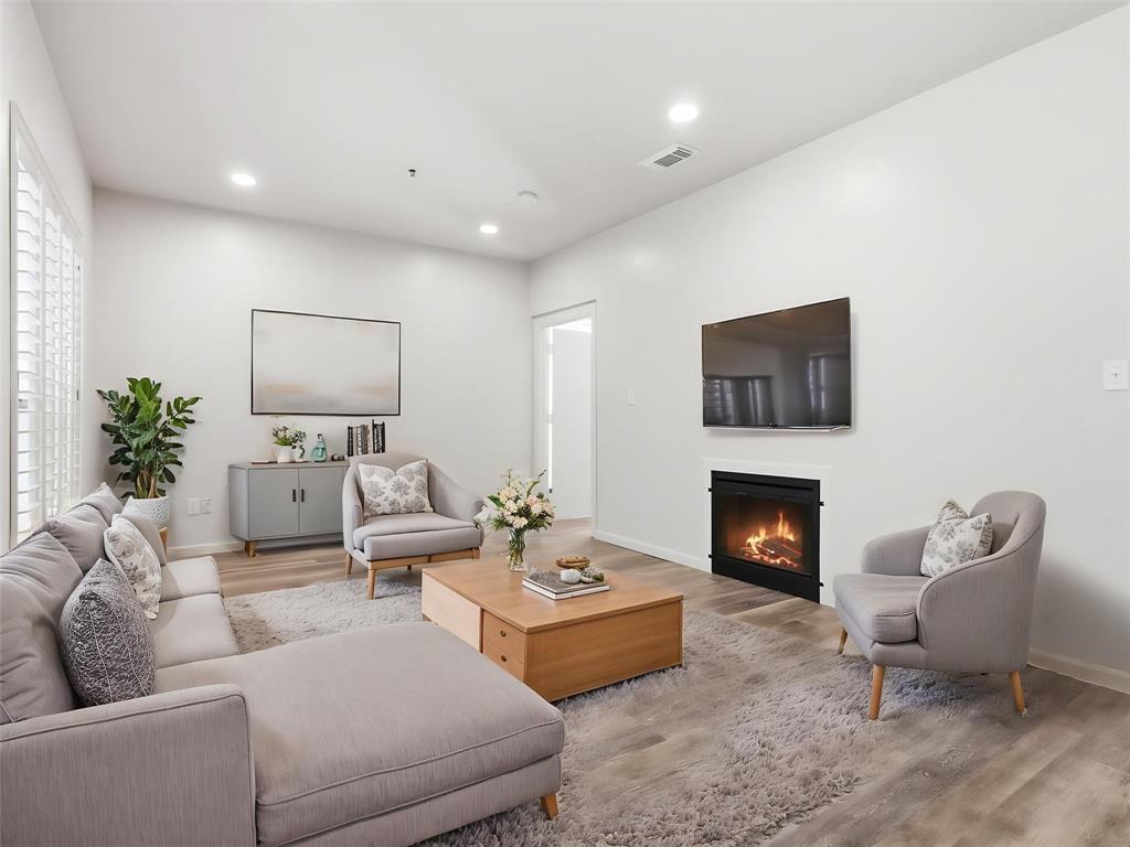 4122 Avondale Avenue 204