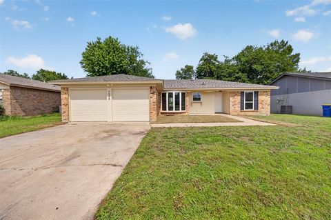 Photo of 7528 Meadowlark Lane N, Watauga, TX 76148 (MLS # 21265843)