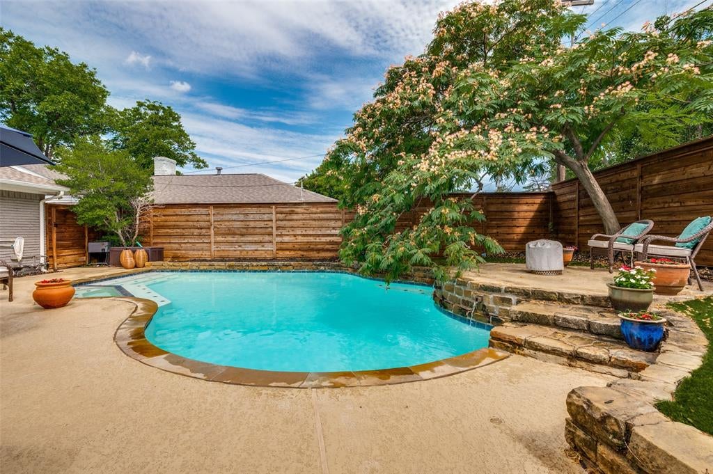 9421 Meadowknoll Drive