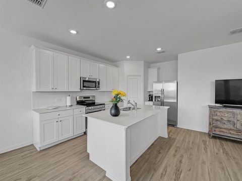 Photo of 336 Ardsley Lane, Princeton, TX 75407 (MLS # 21136403)