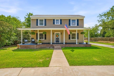 Photo of 816 Kentucky Street, Graham, TX 76450 (MLS # 21293833)