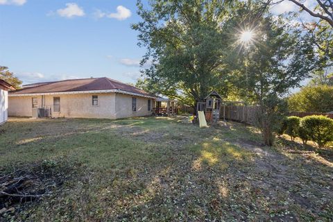Tiny photo for 10409 Blue Stem Court, Fort Worth, TX 76108 (MLS # 21101431)